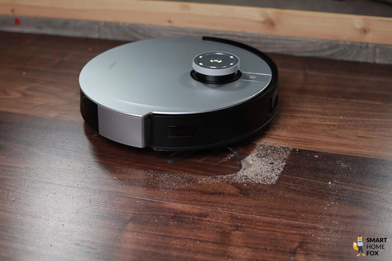 Saugwischroboter von Ecovacs bei der Arbeit